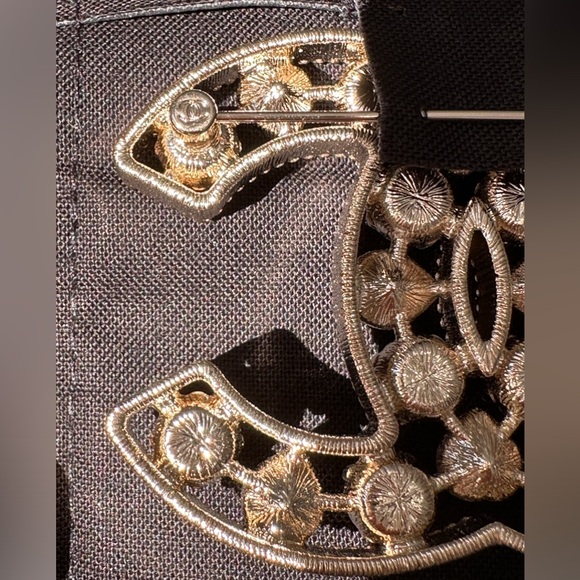2022S CHANEL LARGE RUNWAY GOLD CC LOGO PEARLS CRYSTALS BROOCH PIN NEW - Picture 7 of 16